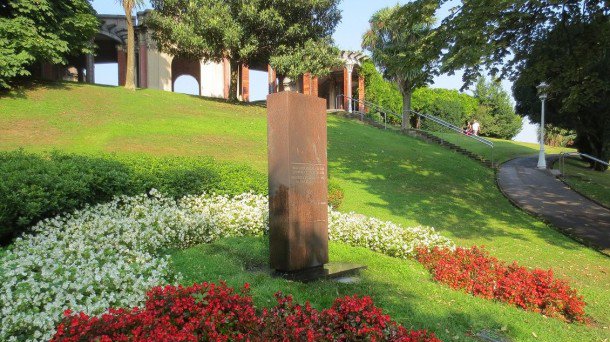 Monumento en Memoria de las Víctimas del Terrorismo ubicado en el Parque de Doña Casilda de Bilbao.